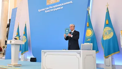 Пять новых законов рассмотрит парламент: Токаев о новой Конституции