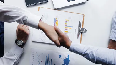 Мажилис одобрил закон о госслужащих: что изменится?