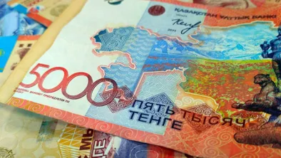 Зарплату госслужащих будут пересматривать каждые три года