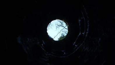 В Темиртау мужчина упал в двухметровый колодец