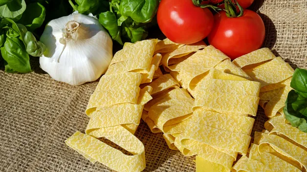 На какие продукты казахстанцы тратят больше всего денег?