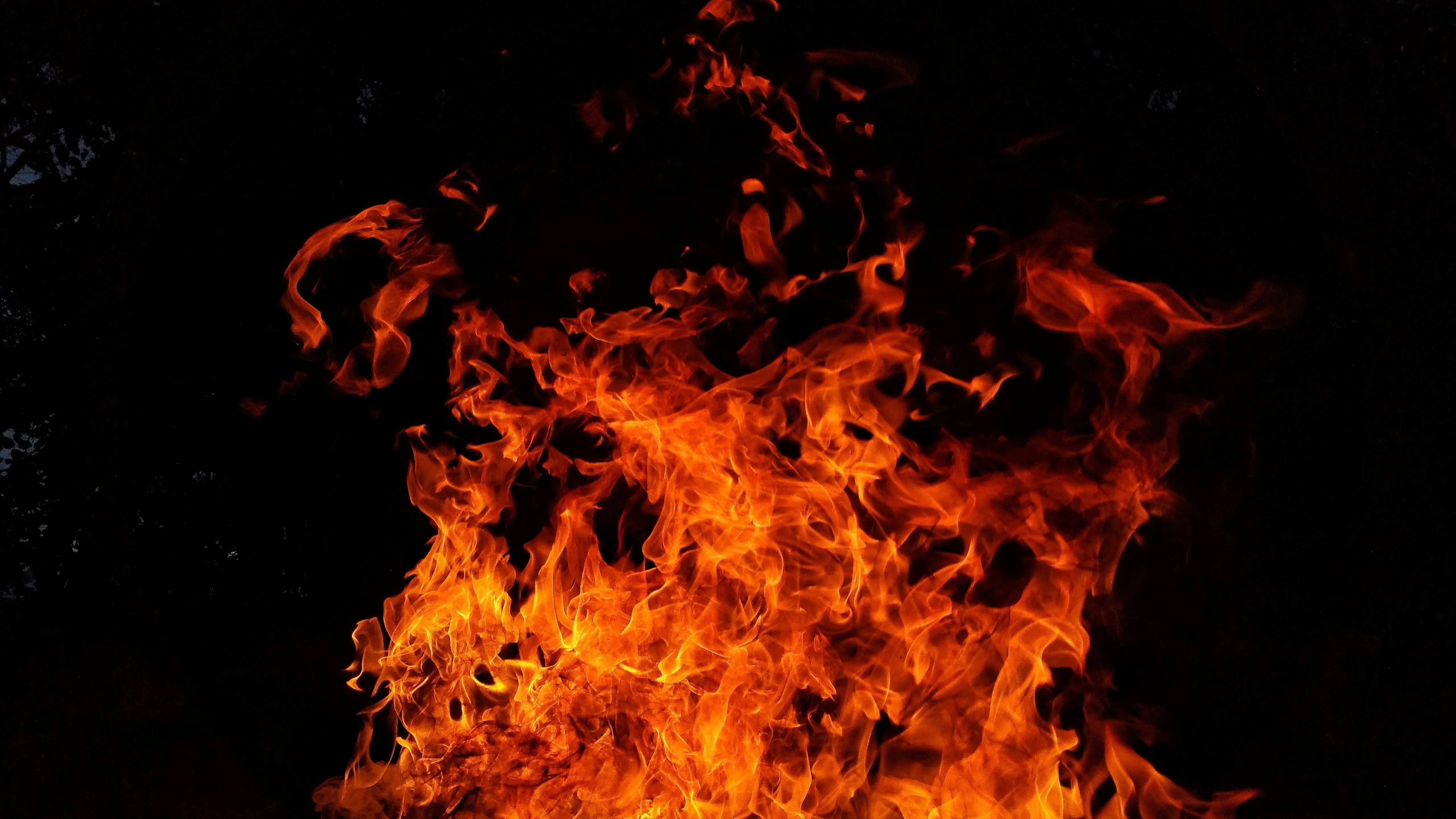 В Астане автомобиль загорелся на стоянке фото на taspanews.kz от 20 марта 2026 11:08