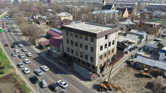 В Алматы начался снос четырехэтажного здания фото на taspanews.kz от 31 марта 2026 14:10