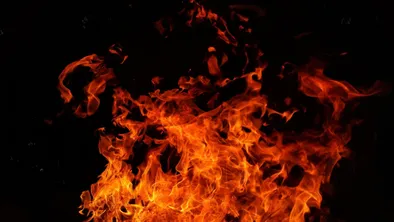 В Алматы из пожара вытащили восемь человек