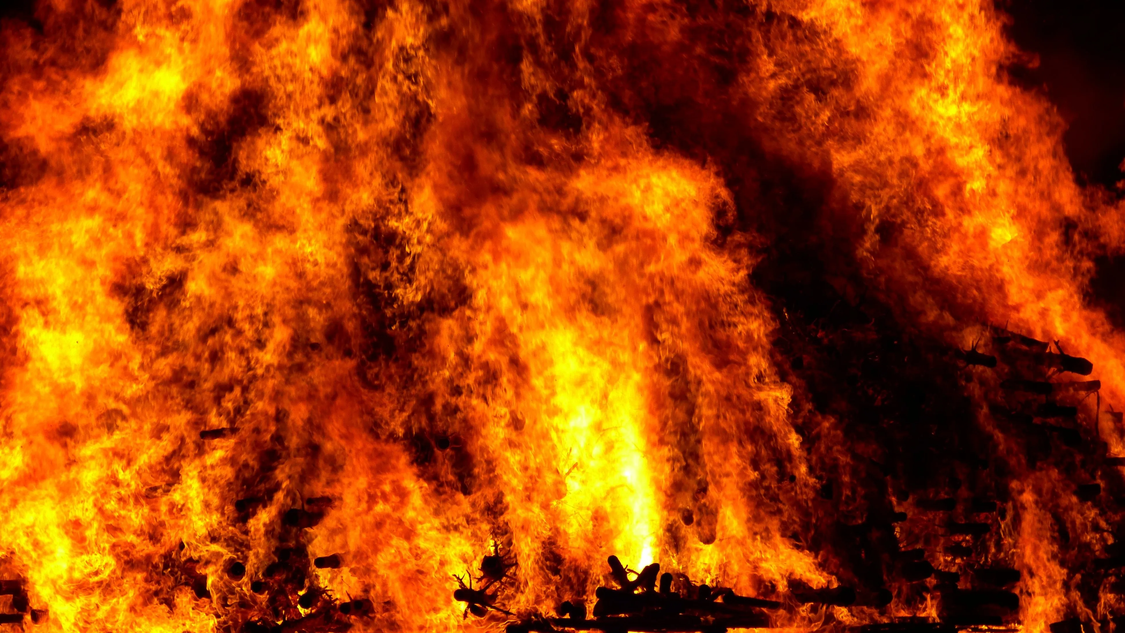 Пожар потушили на складе в Алматы фото на taspanews.kz от 03 апреля 2026 11:44