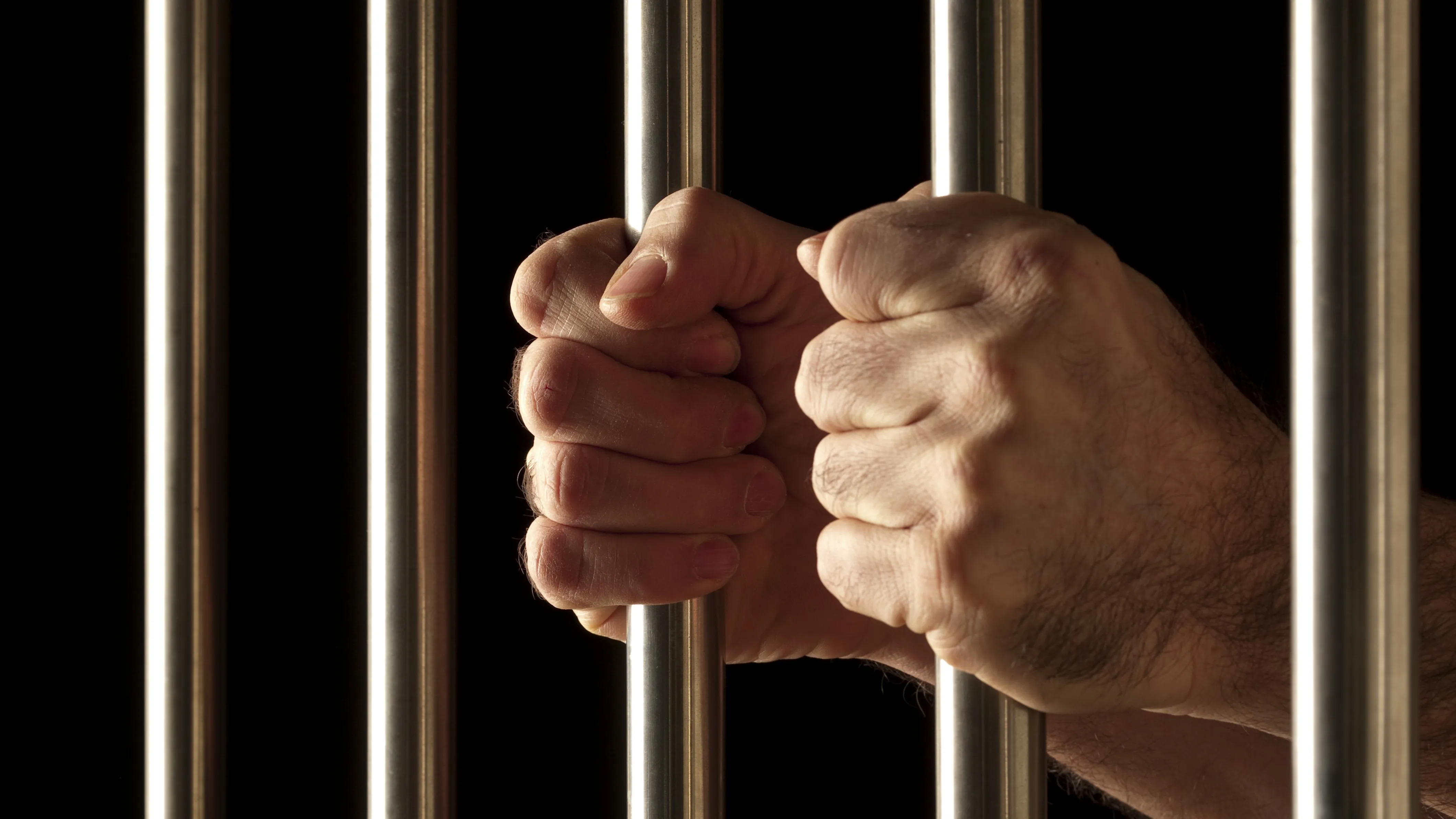 Казахстанца подозревают в участии в транснациональной ОПГ: его экстрадировали фото на taspanews.kz от 06 апреля 2026 13:12