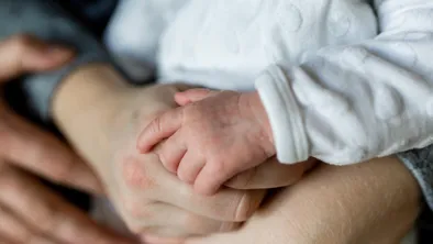 В Астану из Павлодара на самолете срочно доставили семидневного младенца