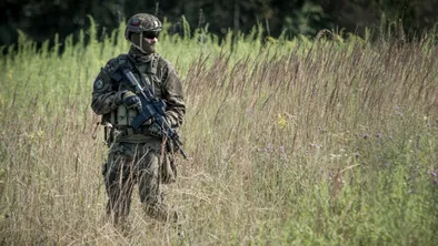 В Алматы военные пришли на помощь матери в сложной ситуации