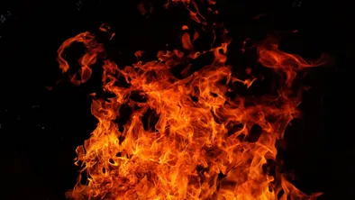 В Астане тушат пожар в магазине жилого дома: видео