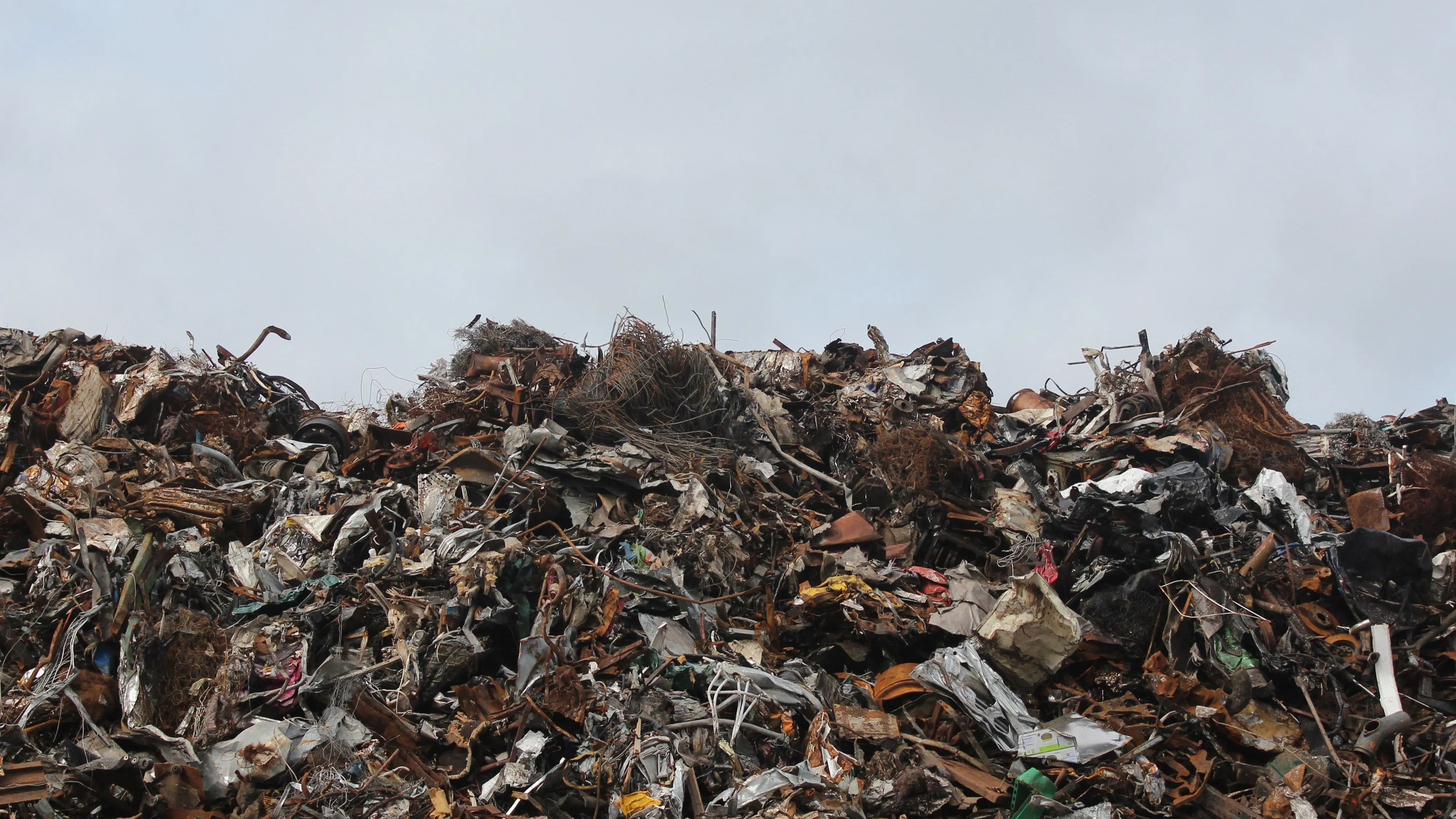 Мусорный полигон тушат в Атырау: это уже 13 пожар на этом месте фото на taspanews.kz от 08 апреля 2026 09:41