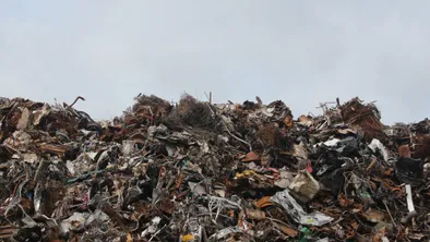 Мусорный полигон тушат в Атырау: это уже 13 пожар на этом месте