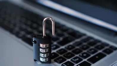 Мошенников, рассылающих массовые фишинговые сообщения, задержали в Казахстане