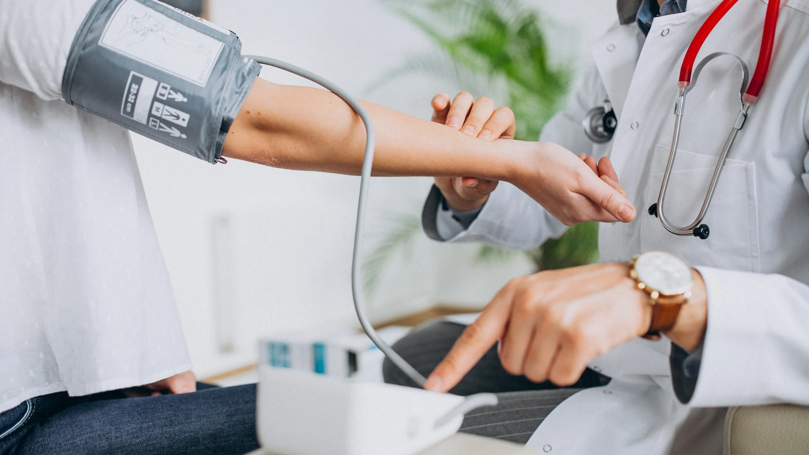 В Экибастузе трое напали на врача и медсестру фото на taspanews.kz от 16 апреля 2026 10:14