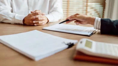 Мошенники стали обманывать казахстанцев с помощью автостраховки