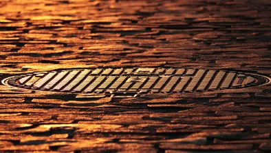 В Алматы мужчина умер после падения в арык