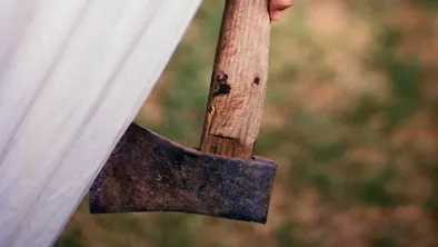 В Алматы ученица с топором готовилась к нападению