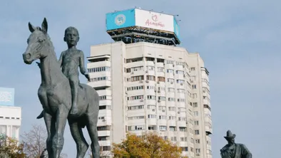 Жительница Алматы в соцсетях оскорбила участников Желтоксана