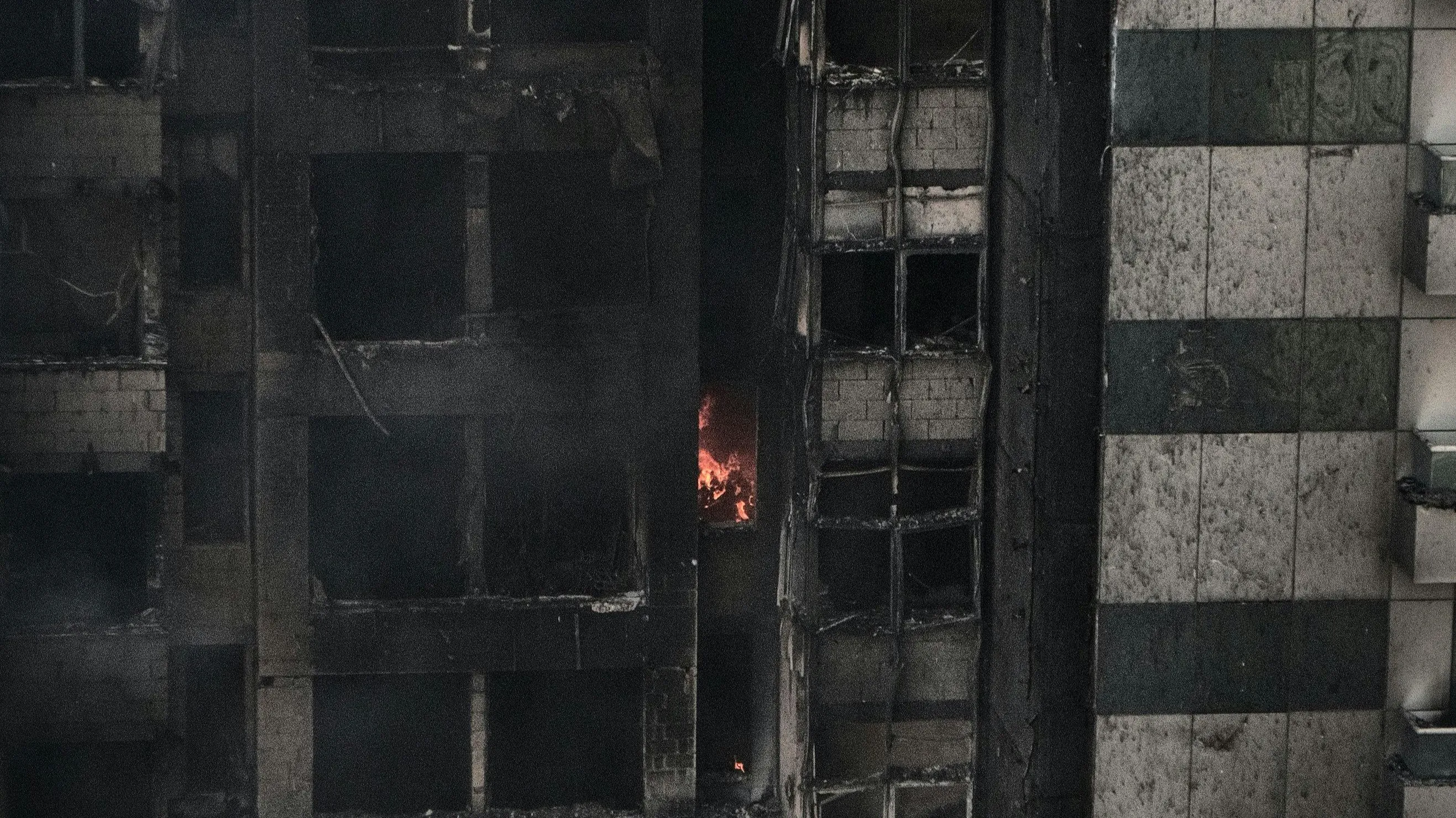 В Атырау мужчину и женщину спасли из горящего дома фото на taspanews.kz от 28 апреля 2026 08:43