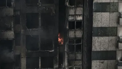 В Атырау мужчину и женщину спасли из горящего дома