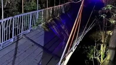 В Усть-Каменогорске люди пострадали на мосту из-за подростков