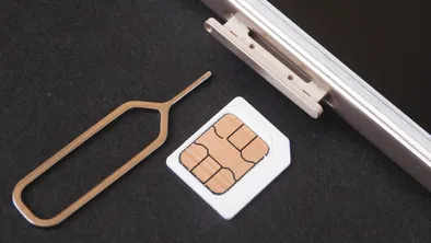Подростки могут стать пособниками аферистов из-за SIM-карт
