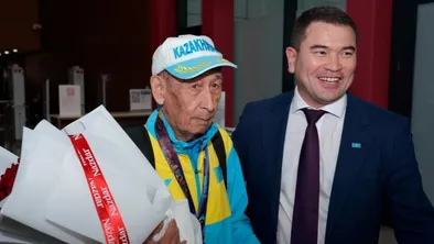 80-летний казахстанец в Кейптауне пробежал марафон с травмой