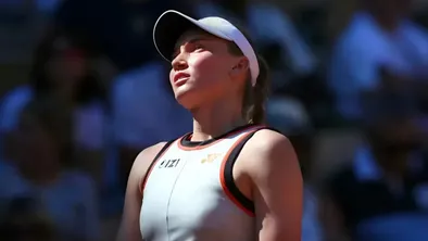 Елена Рыбакина уверенно стартовала на «Ролан Гаррос»
