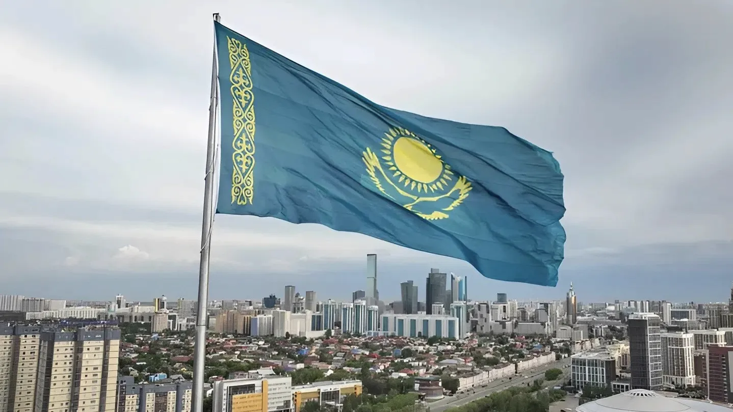 Токаев принял участие в торжественной церемонии поднятия государственного флага фото на taspanews.kz от 04 июня 2026 12:53