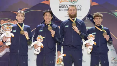 Казахстанские шпажисты выиграли драматичный финал чемпионата Азии
