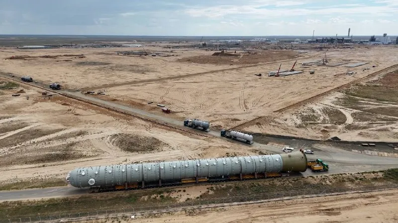 В Атырау доставили 101,8-метровую колонну для завода Силлено фото на taspanews.kz от 29 июля 2026 15:11