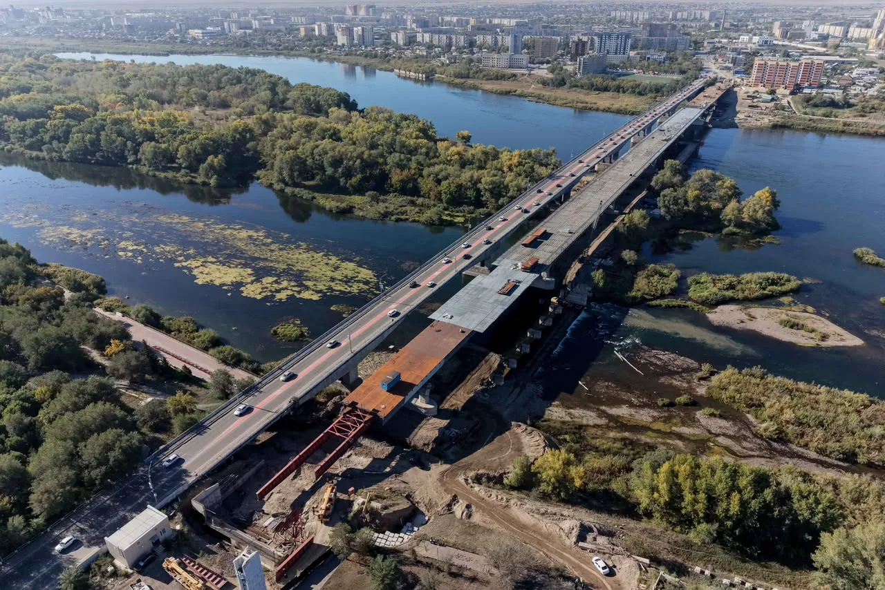 Берик Уали проверил строительство четырёхполосного моста в Семее