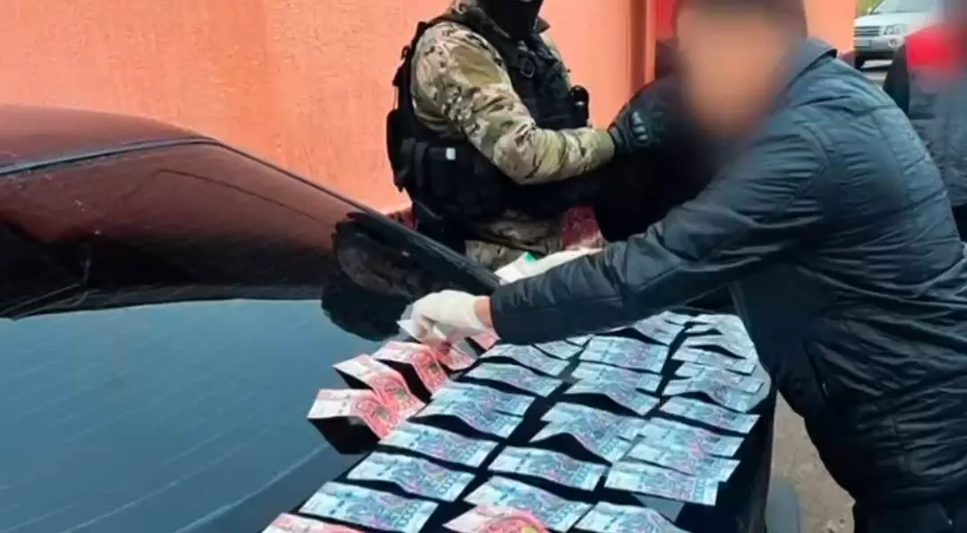 В Кызылорде суд дал ОПГ от 4 до 11 лет за вымогательство и сбор общака