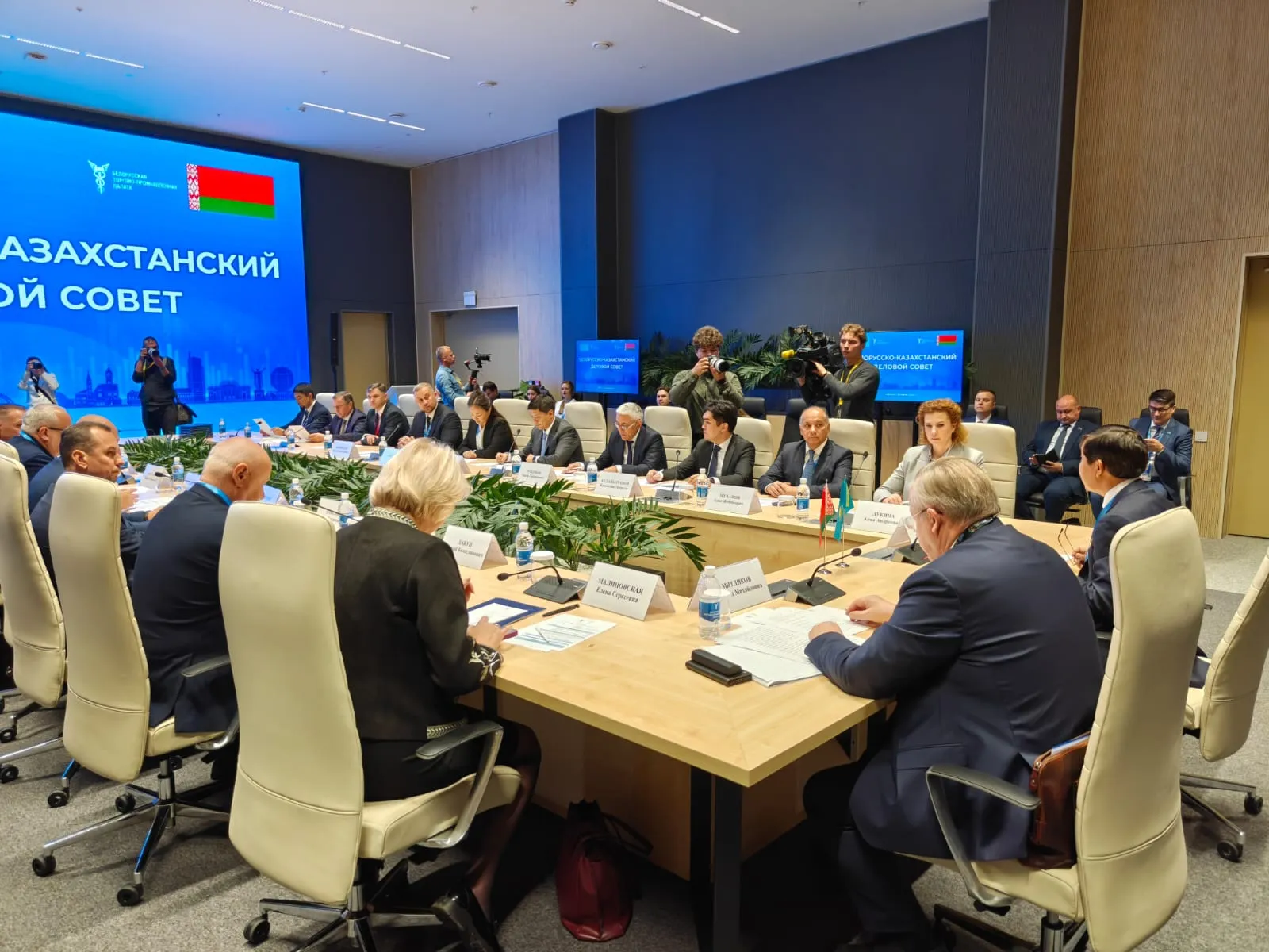 Казахстан отгрузит в Беларусь 790 машин коммерческого класса