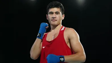 Казахстанский боксер Бахтияр Анарбаев вышел победителем в поединке против Ромизи Шарифзода на турнире «Кубок Елорда»