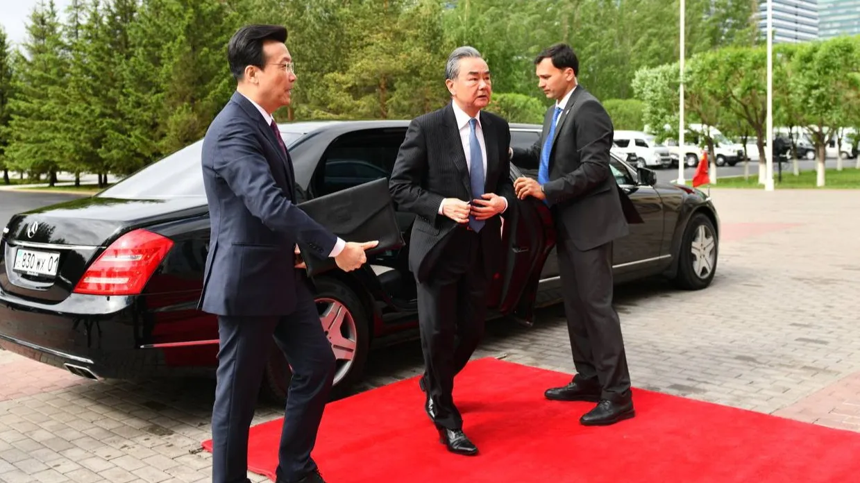 Министр иностранных дел Китайской Народной Республики Ван И прибыл в Астану, Казахстан, с официальным визитом для переговоров и подписания двусторонних документов. фото на taspanews.kz от 20 мая 2024 11:42